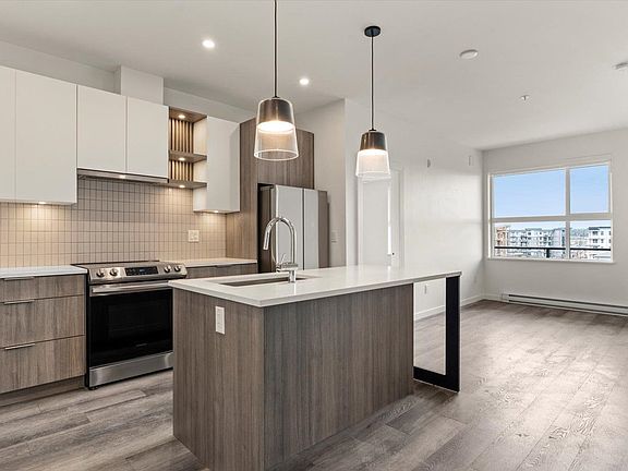 5th image of 20695 Eastleigh Cres #602