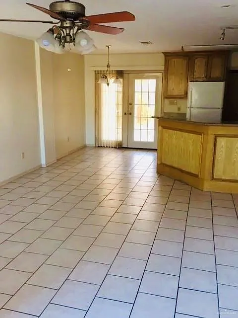 2 bed, 2.5 bath, 1200 sqft, $995 — Photo 4