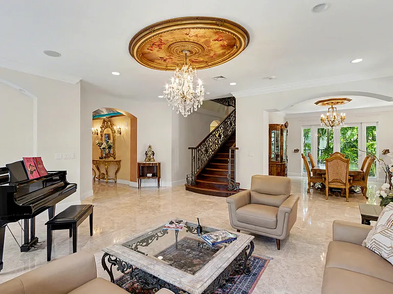 860 E Park Dr — Photo 5