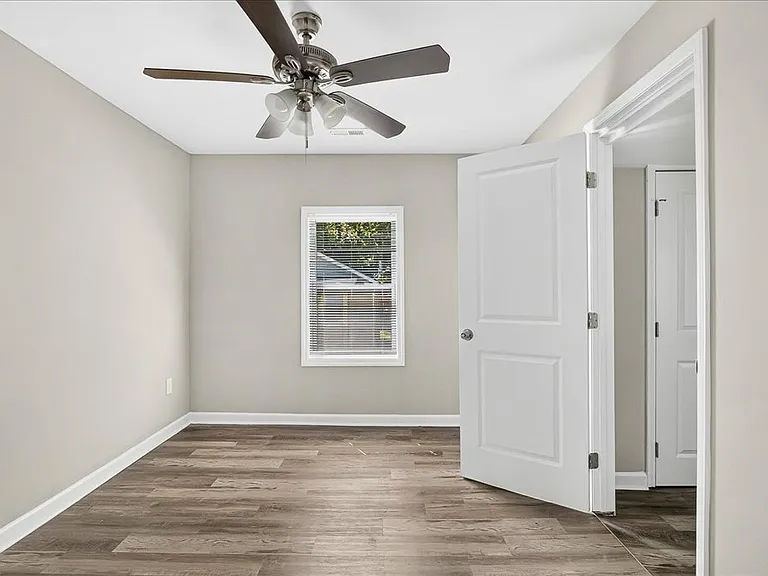 403 Spring Ct — Photo 20