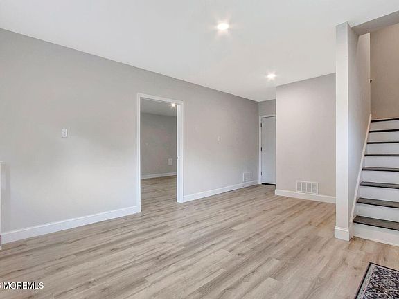 5th image of 57 Oak Street