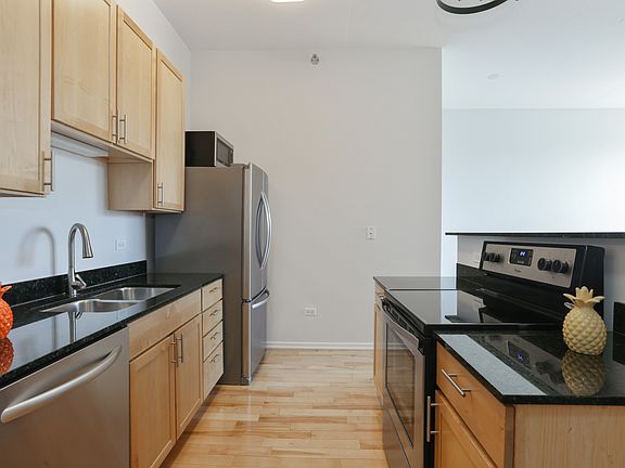4th image of 1000 W Leland Ave APT 7H