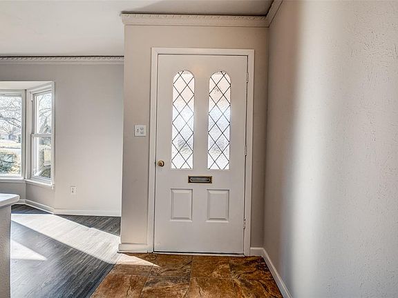 4th image of 300 Sheffield Dr