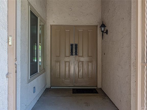 3rd image of 15698 El Cajon St
