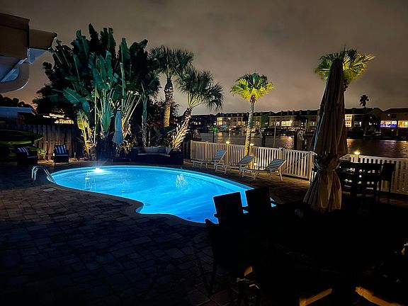 5th image of 305 Bahia Vista Dr
