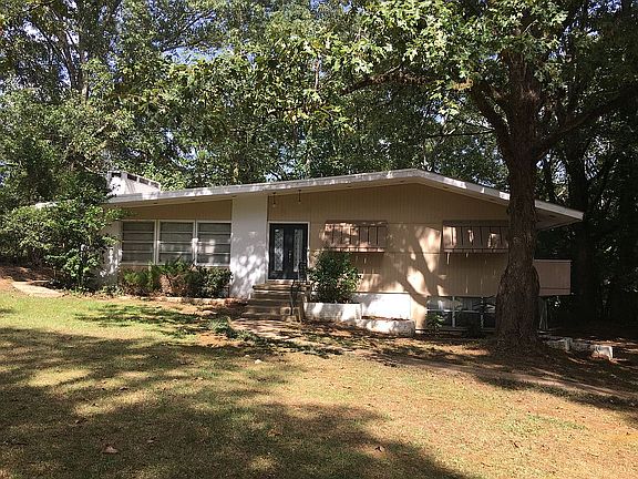 3rd image of 214 Hillcrest Dr