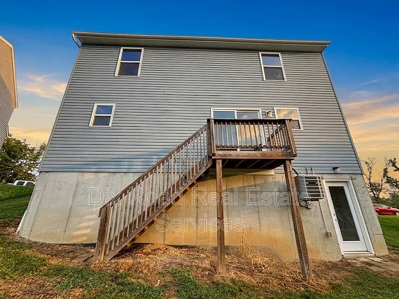 4 bed, 2.5 bath, 1717 sqft, $2,095 — Photo 4