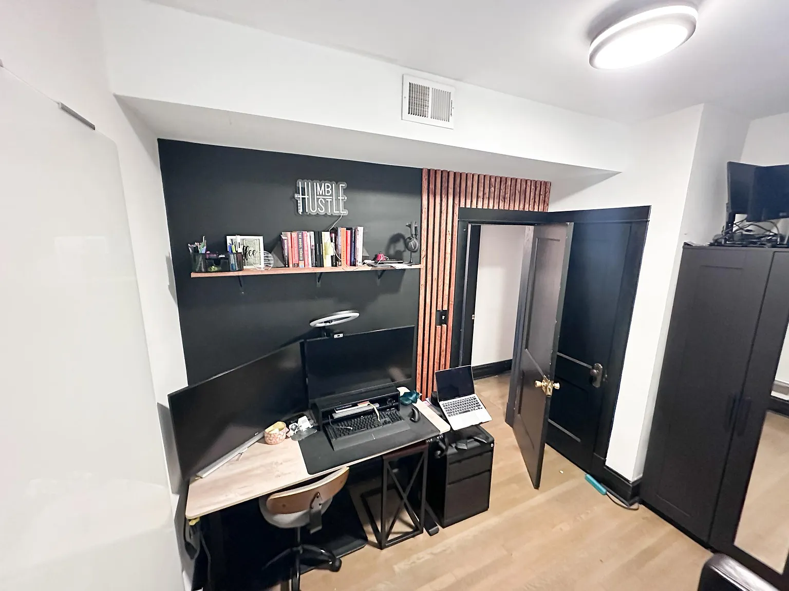 3 bed, 1000 sqft, $2,100 — Photo 3