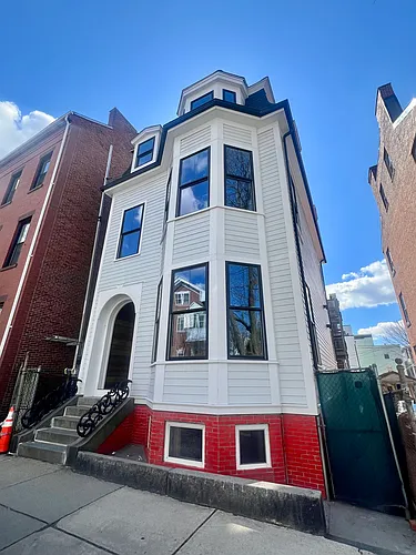 395 W 4th St Photo 1