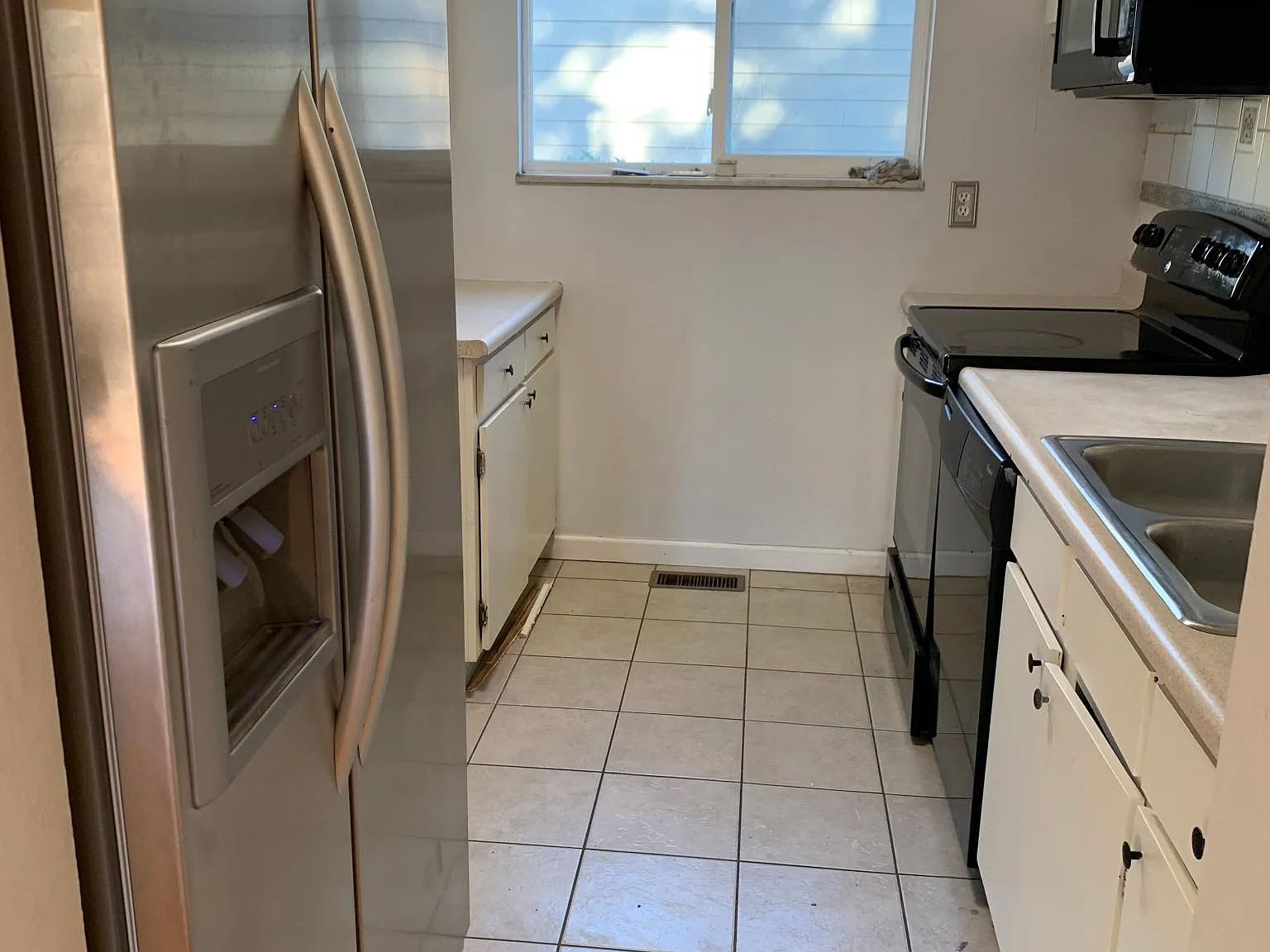 3 bed, 1250 sqft, $2,000 — Photo 2