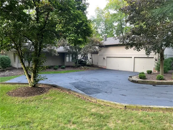 461 Ravine Dr, Aurora, OH 44202