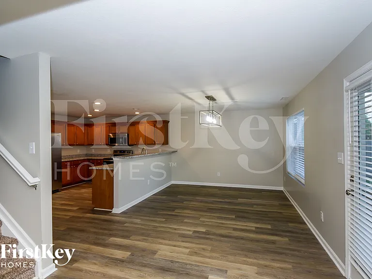 15490 Farmland Ct — Photo 5