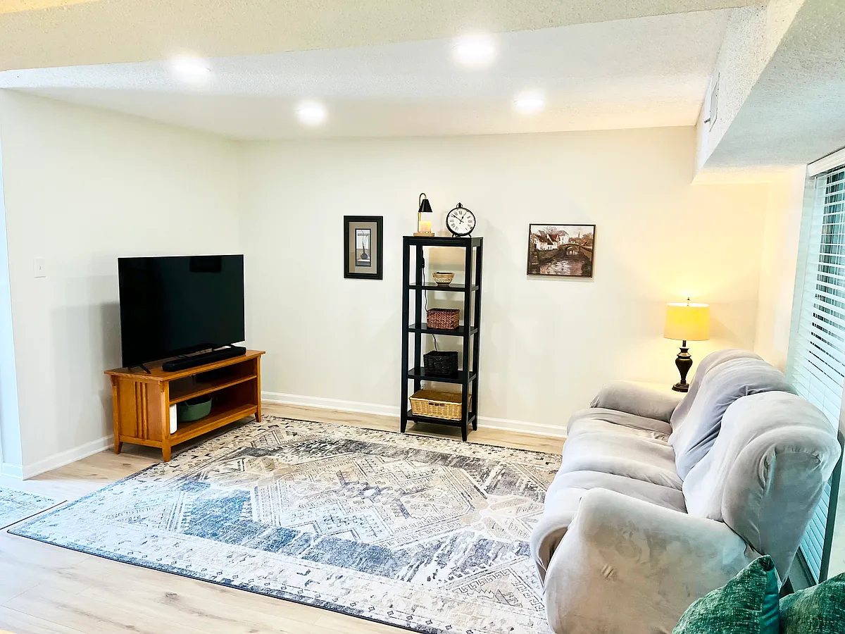 Building Photo - 2201 Colony Dr SW #2201