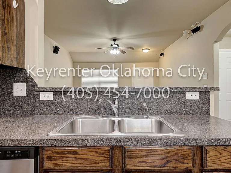 629 E Linden Ln — Photo 11
