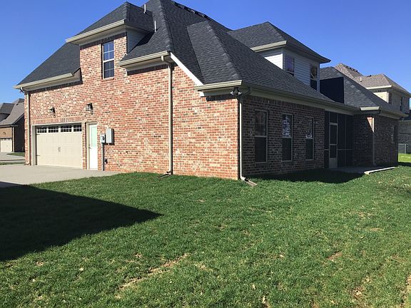 3rd image of 814 Licinius Ln