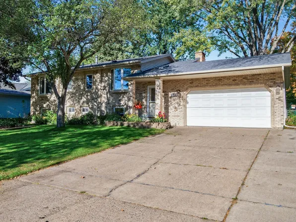 2701 107th Ave NW, Coon Rapids, MN 55433