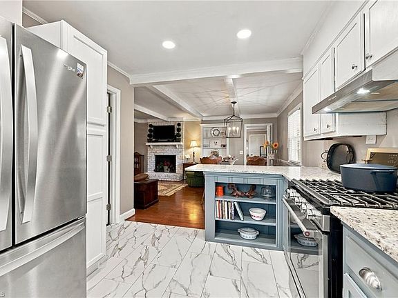 5th image of 1810 W Front St