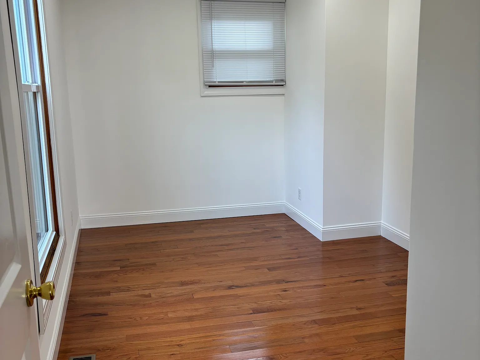 4 bed, 2.5 bath, 1294 sqft, $5,200 — Photo 3