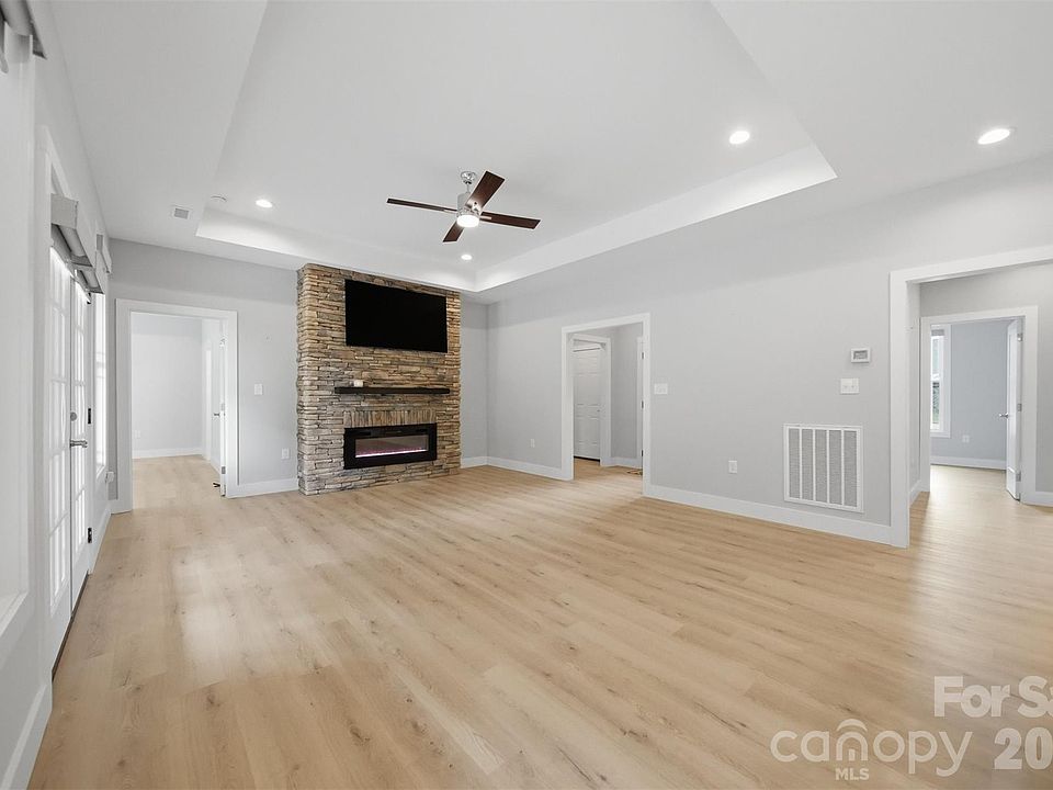 1st image of 3342 48th Ave NE #6B
