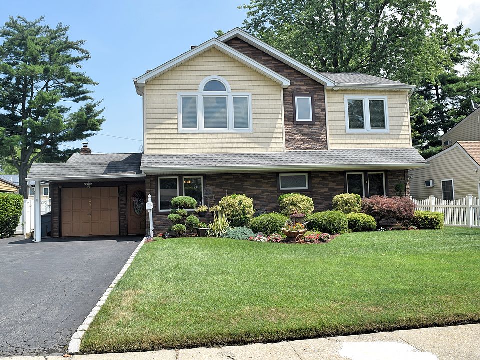 1st image of 25 W Cabot Ln