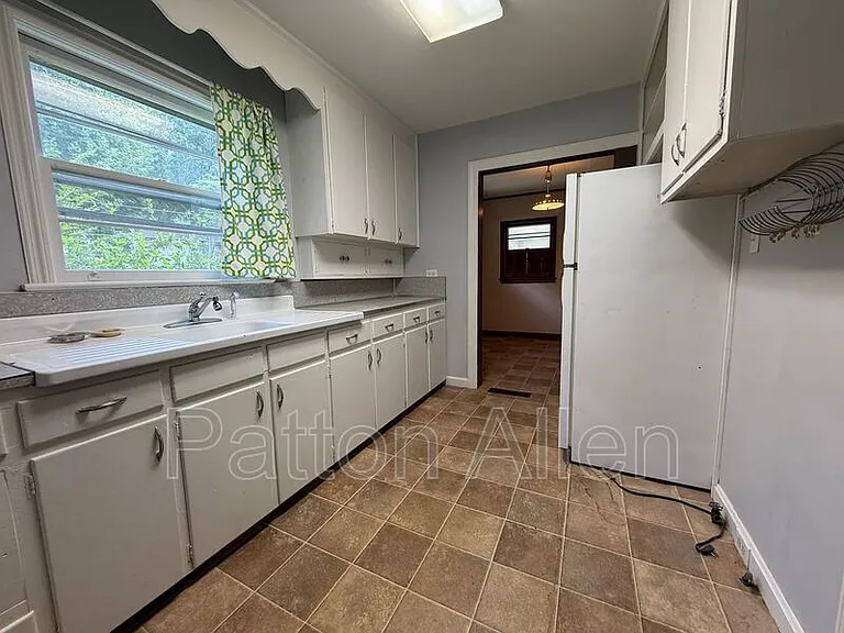110 Locust Ct — Photo 6