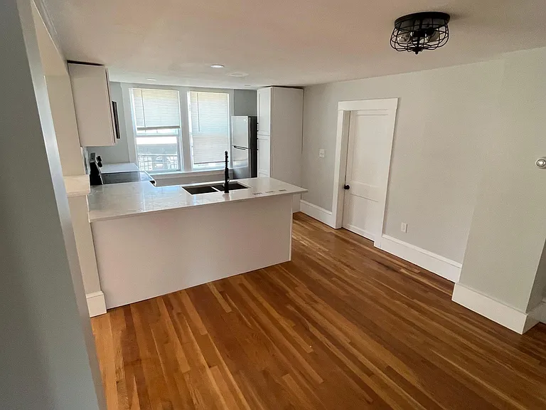 326 Thames St #2 — Photo 6