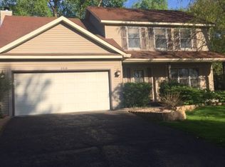 2328 Snowshoe Ln E, Maplewood, MN 55119