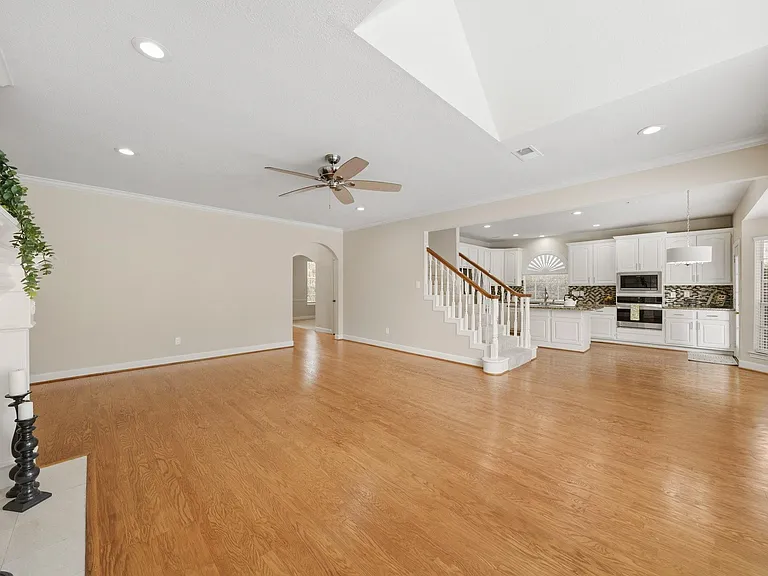 19722 Knightsridge Ln — Photo 12