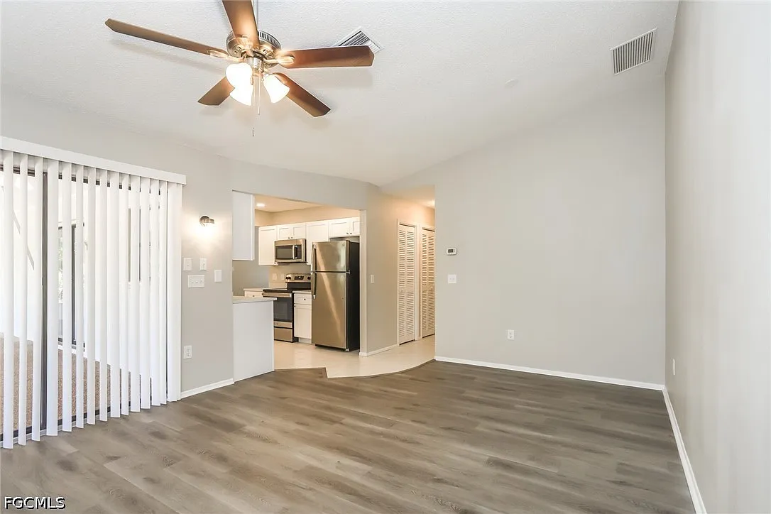 3 bed, 2.0 bath, 1938 sqft, $1,760 — Photo 4