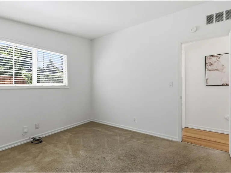 421 Burgoyne St — Photo 15