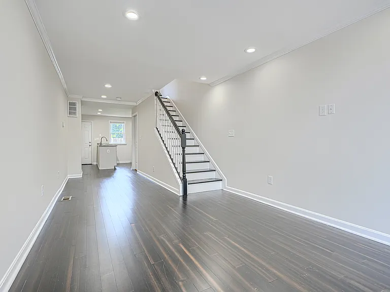 432 Grundy St — Photo 4