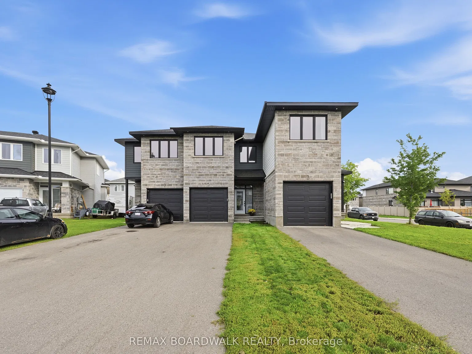 3 bed, $2,300 — Photo 2