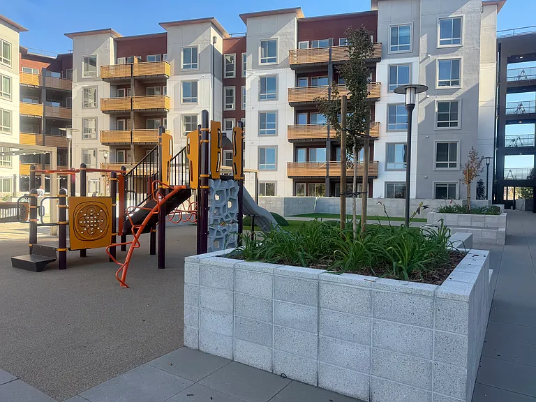 Blue Oak Square — Photo 30