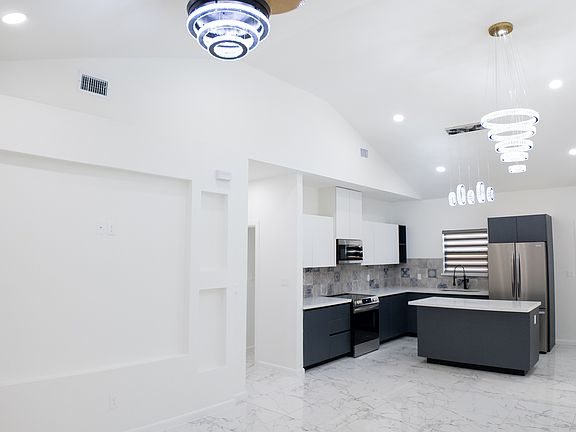 3rd image of 608 Moar Dr #1