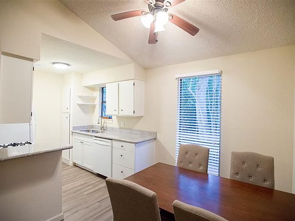 5th image of 32B E Rivercrest Dr