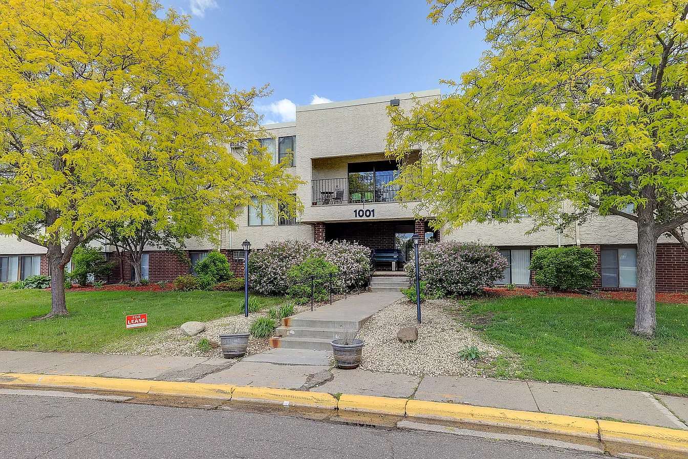 2 bed, $1,695 — Photo 2