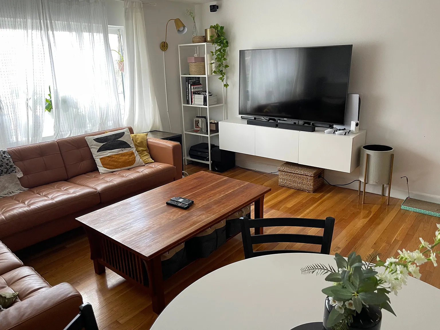 2 bed, 9999 sqft, $2,400 — Photo 1