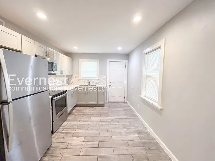 1408 Lyle Ave #A — Photo 6