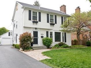 160 Crest Rd, Glen Ellyn, IL 60137