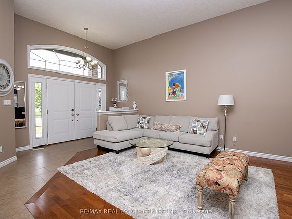 3rd image of 2878 Devon Rd