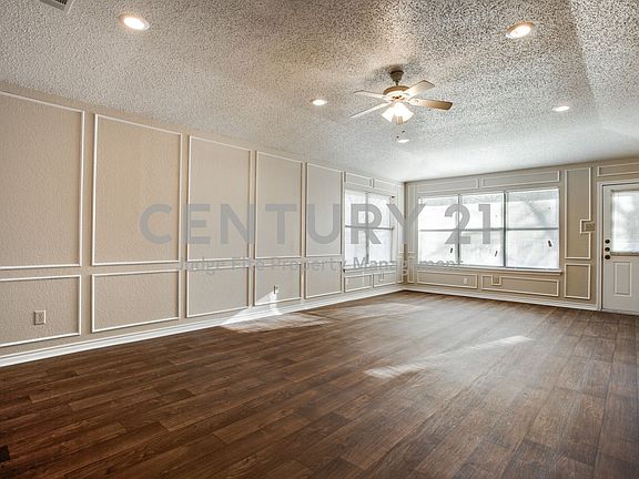 4th image of 1614 Knob Hill Dr