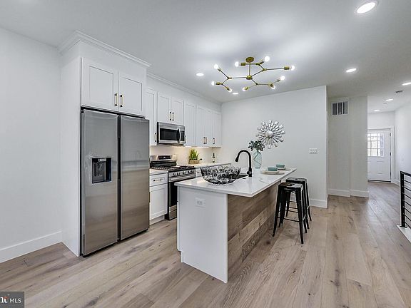 4th image of 1626 K St NE #A