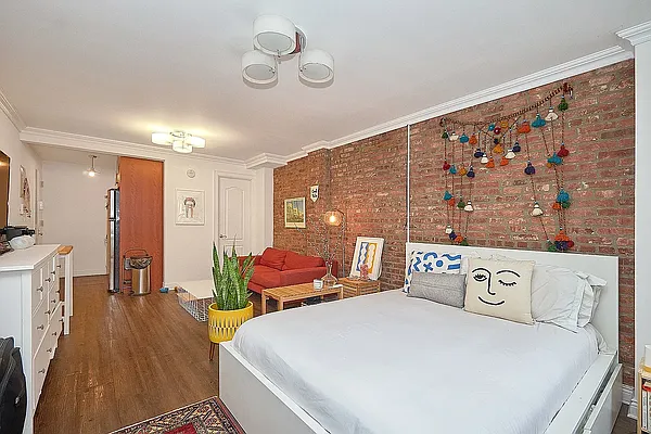 Bedroom, photo 1