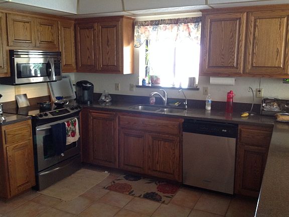 Large upgraded kitchen