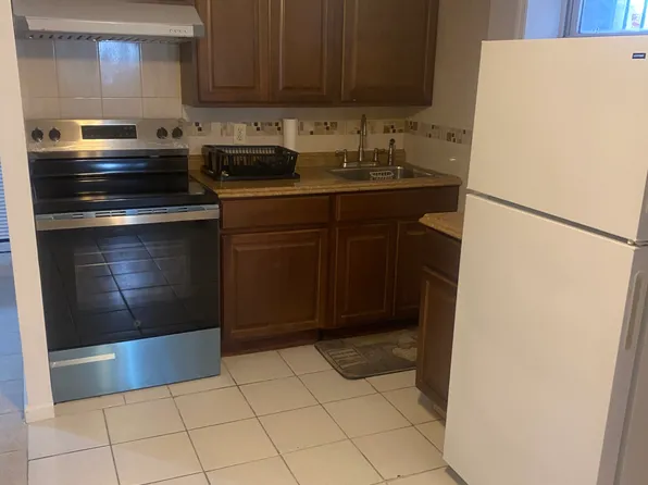 14731 Barclay Ave #1, Flushing, NY 11355