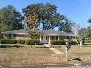 2200 Pine Needle Dr W, Mobile, AL 36609