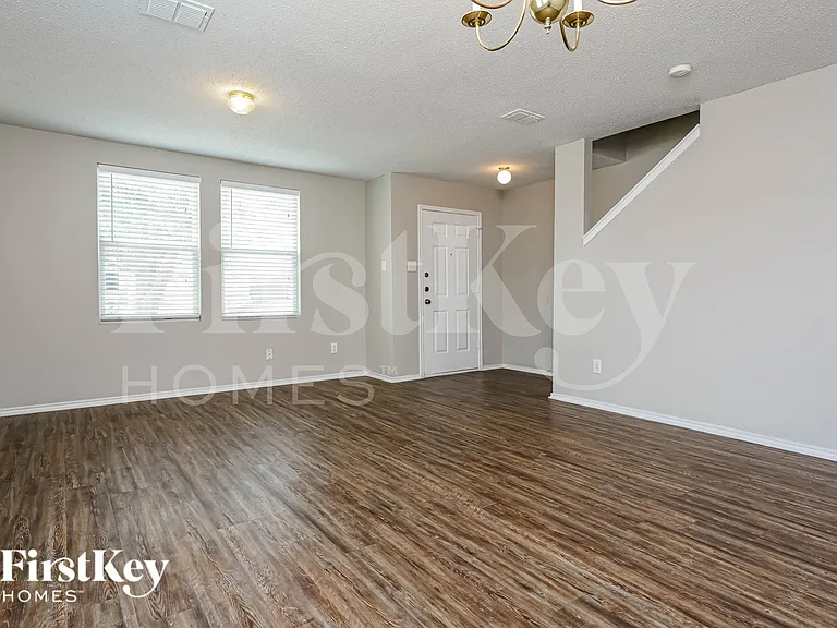 1218 Sullivan Dr — Photo 5