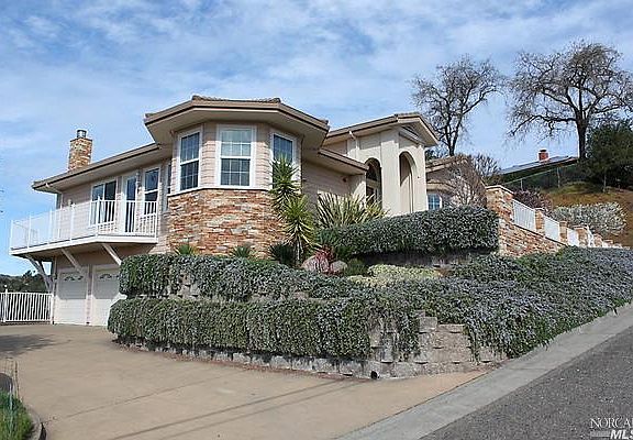 2nd image of 225 Vista View Dr