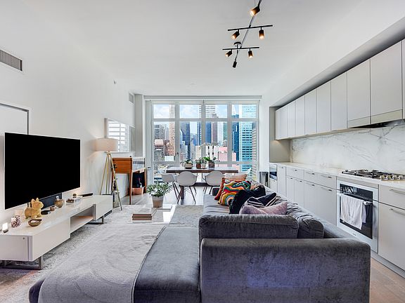 3rd image of 305 E 51st St APT 25B