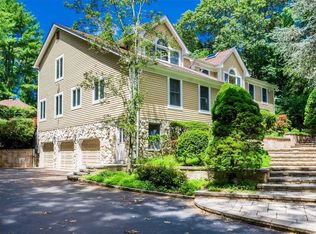 19 Riverview Ter, Smithtown, NY 11787